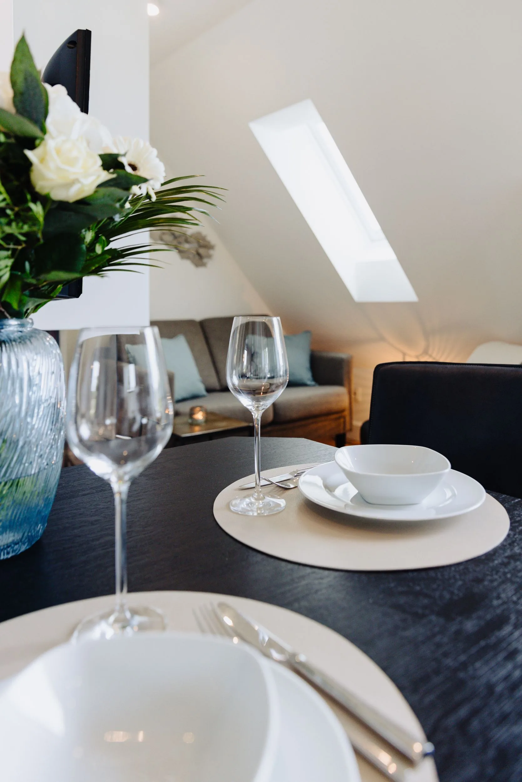 Ferienwohnung Wellenbrecher Sylt – gedeckter Tisch im Detail