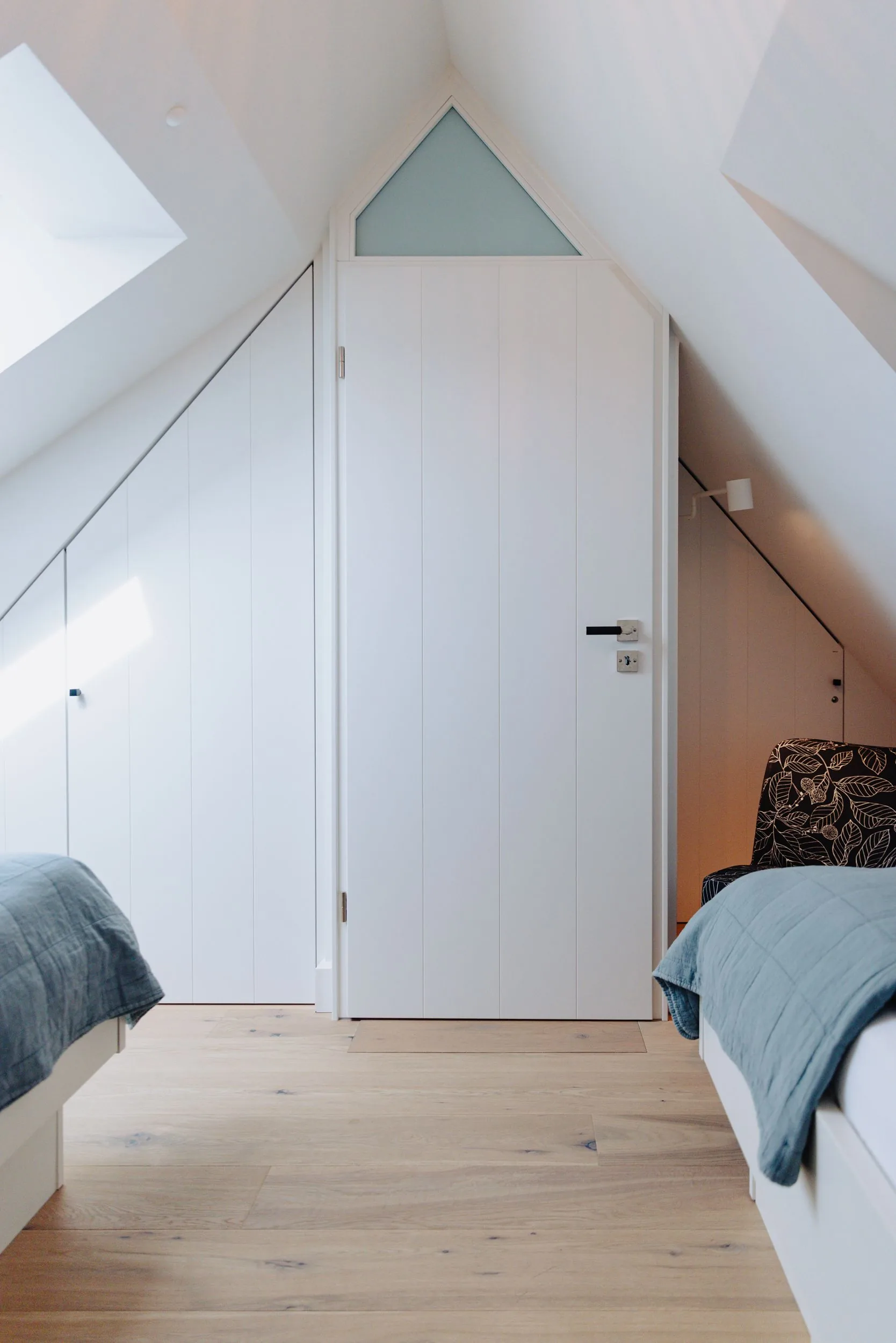 Ferienwohnung Wellenbrecher Sylt – Dachgeschoss-Schlafzimmer mit Kleiderschrank