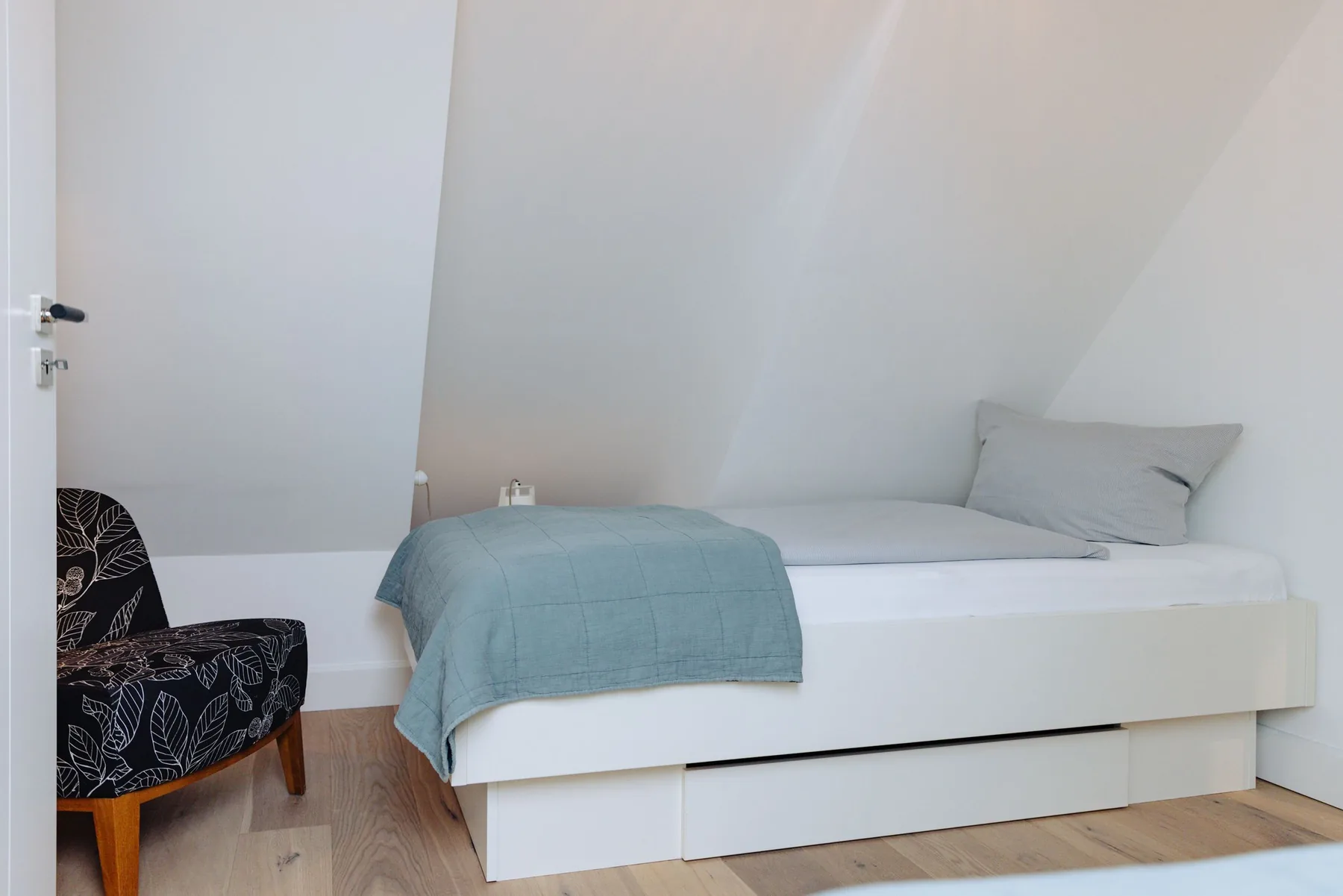 Ferienwohnung Wellenbrecher Sylt – zweites Schlafzimmer im Dachgeschoss